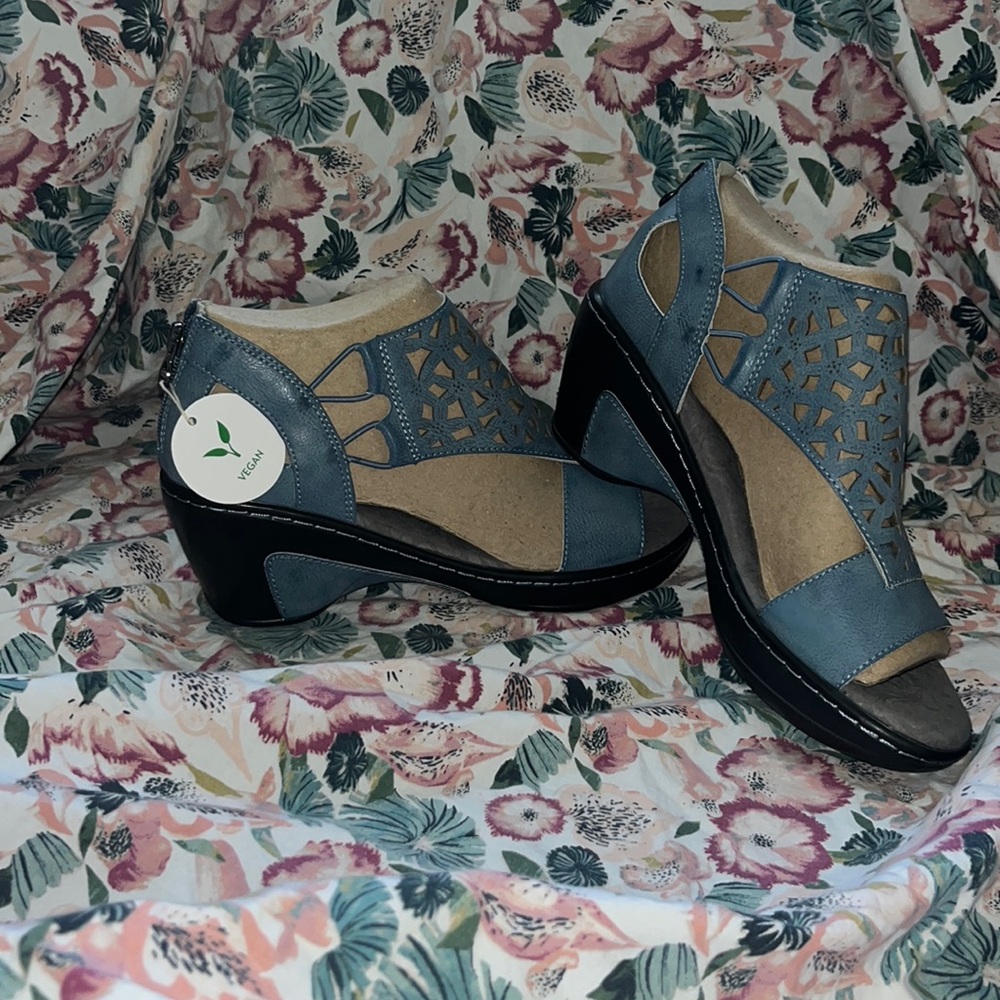JBU Women's Isla Vegan Wedge Sandals, B1ISA01, Denim, 8M Brand new